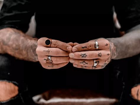 tatuajes para el puo de la mano|18 ideas de Tatuajes en la MANO de hombre/mujer。